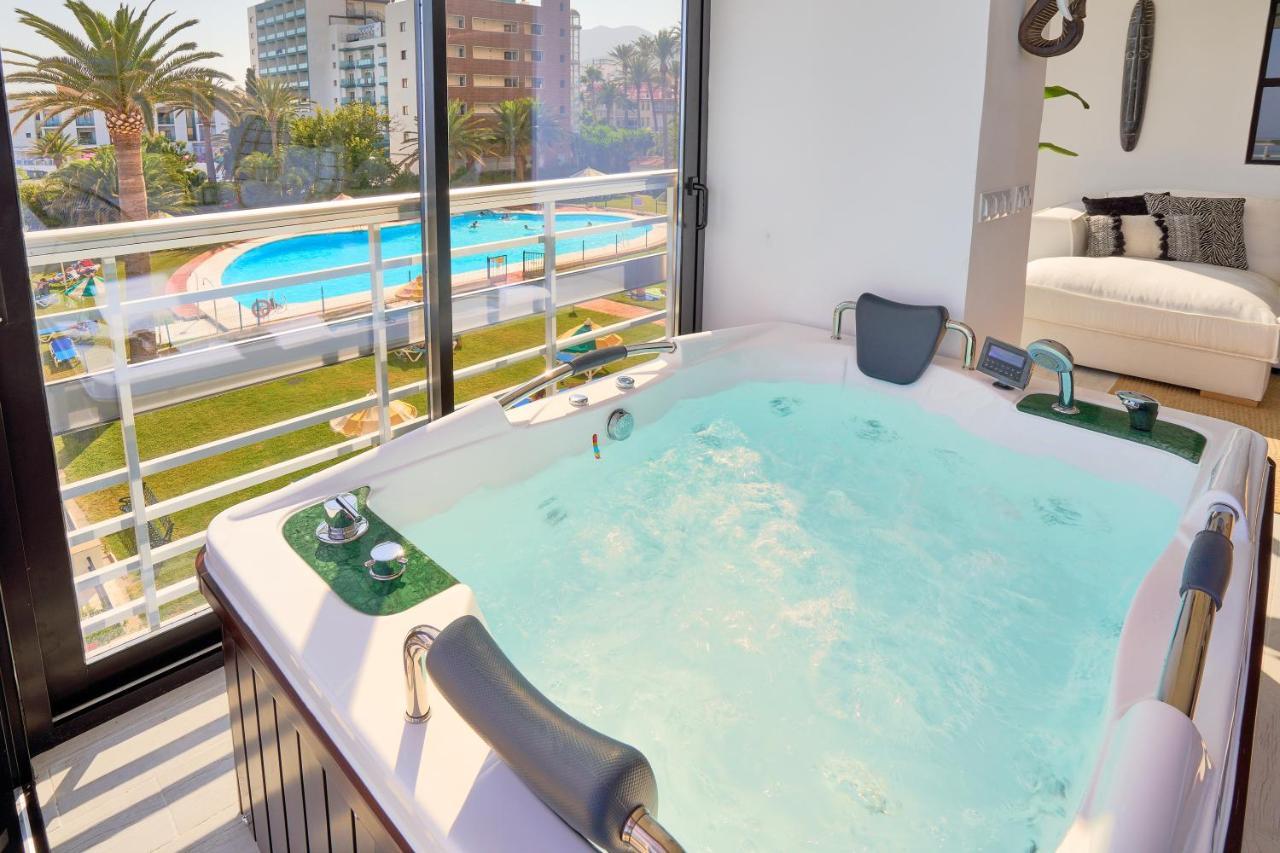 Savanna Beach. Amazing Apartment With Jacuzzi Torremolinos Eksteriør billede