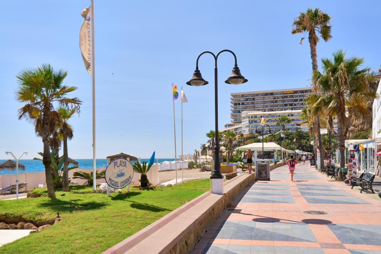 Savanna Beach. Amazing Apartment With Jacuzzi Torremolinos Eksteriør billede